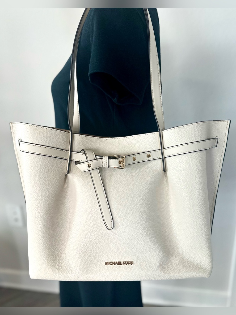 New MICHAEL KORS Emilia Large Leather Tote with Belt Accent-NWT